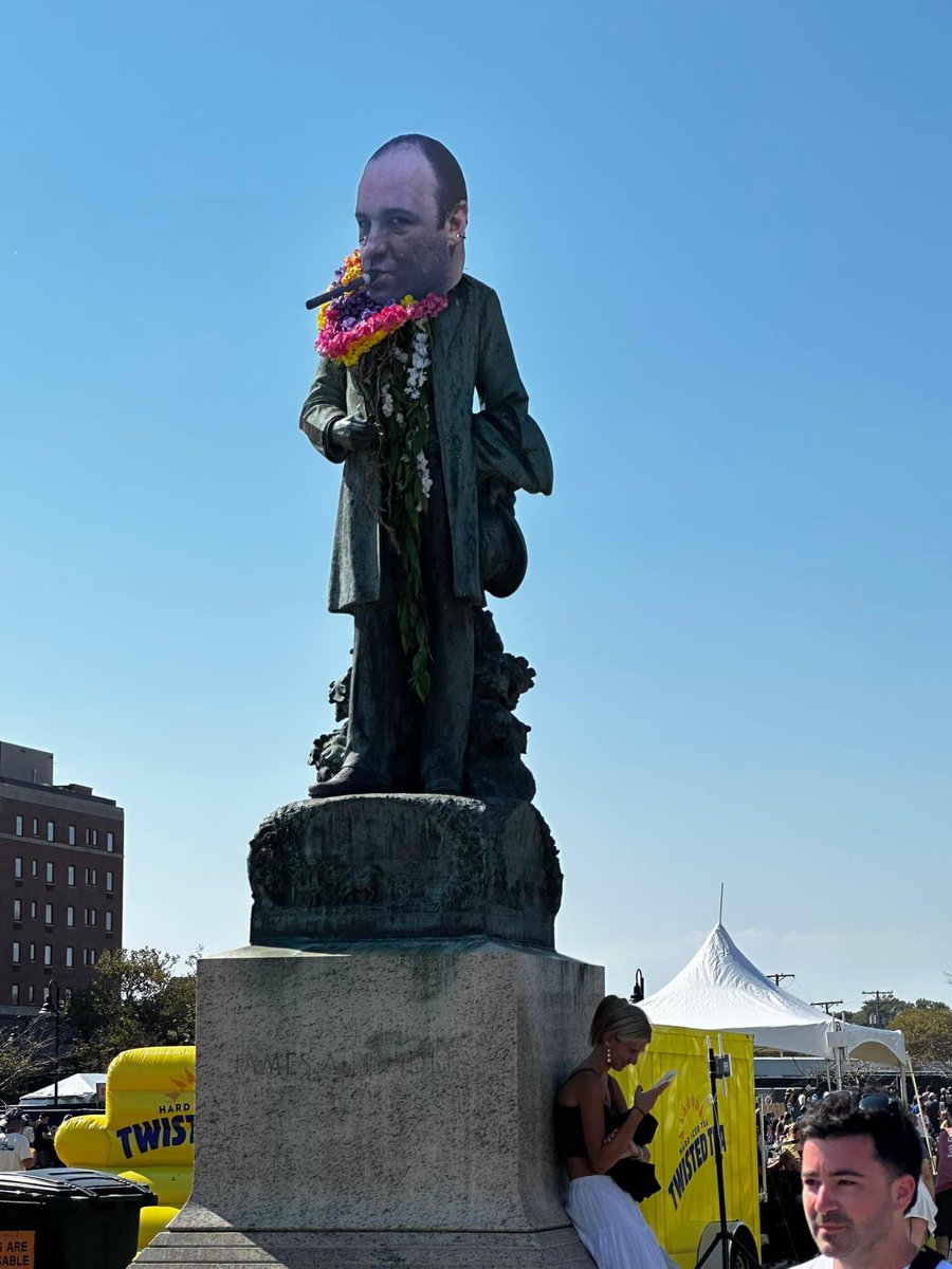 smithkc21's tweet image. James Bradley turns into James Gandolfini for a day 🤣

#SeaHearNow #TonySoprano