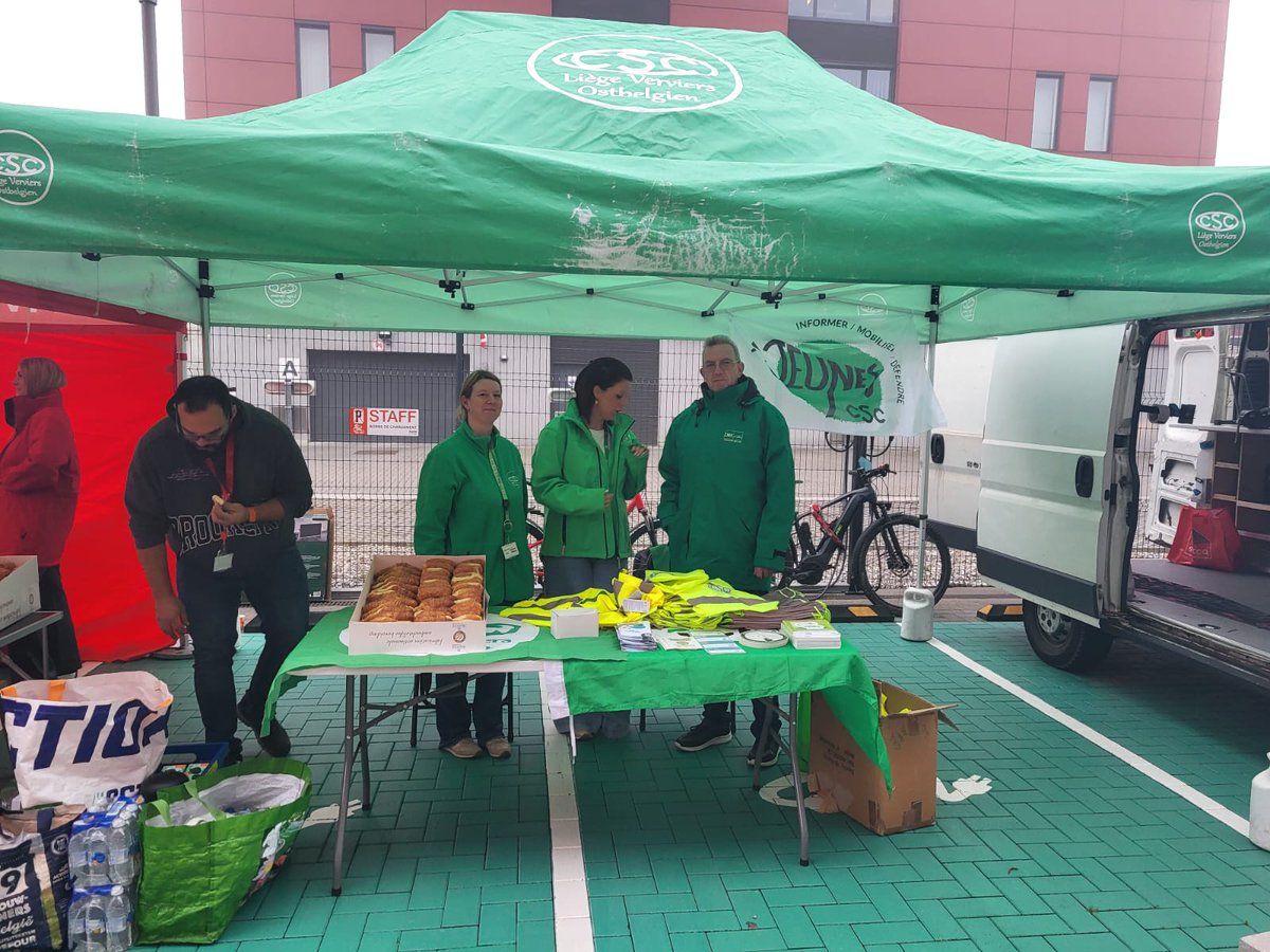 CscLiege's tweet photo. Journée mobilité chez Ikanbi aujourd'hui 👏
Dans le cadre de la semaine de la mobilité, les délégué.e.s CSC ont sensibilisé les travailleurs 💚
Au programme : entretien vélo, parcours piéton et cycliste 🚴 https://t.co/ewaLZdnslE