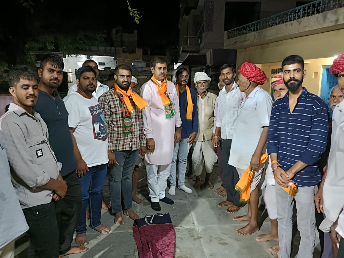 maansinghbarath's tweet photo. सदस्यता अभियान को लेकर नाथद्वारा विधानसभा के खमनोर मंडल में दो शक्तिकेंद्र के विभिन्न बूथों पर संपर्क किया तथा अभियान को गति देने हेतु मंडल पदाधिकारी शक्ति केंद्र संयोजक व बूथ अध्यक्षों से चर्चा की आवश्यक दिशा निर्देश दिए
#sadasyataabhiyan #BJPSadasyata2024 #बीजेपी #khamnor https://t.co/3FeEEvNf7V
