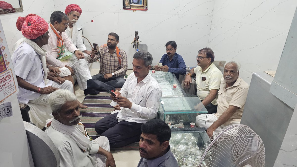 maansinghbarath's tweet photo. सदस्यता अभियान को लेकर नाथद्वारा विधानसभा के खमनोर मंडल में दो शक्तिकेंद्र के विभिन्न बूथों पर संपर्क किया तथा अभियान को गति देने हेतु मंडल पदाधिकारी शक्ति केंद्र संयोजक व बूथ अध्यक्षों से चर्चा की आवश्यक दिशा निर्देश दिए
#sadasyataabhiyan #BJPSadasyata2024 #बीजेपी #khamnor https://t.co/3FeEEvNf7V