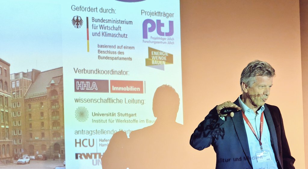 🔋 #Lastbutnotleast diskutierte Prof. Dr.-Ing. Harald Garrecht, wie sie die historische Speicherstadt in #Hamburg klimapositive Gebäude &amp; Quartiere gestalten haben. Eine zukunftsweisende Vision für den Denkmalschutz! 
#KlimapositiveStadt #Energieeffizienz #dgm #dasgrünemuseum