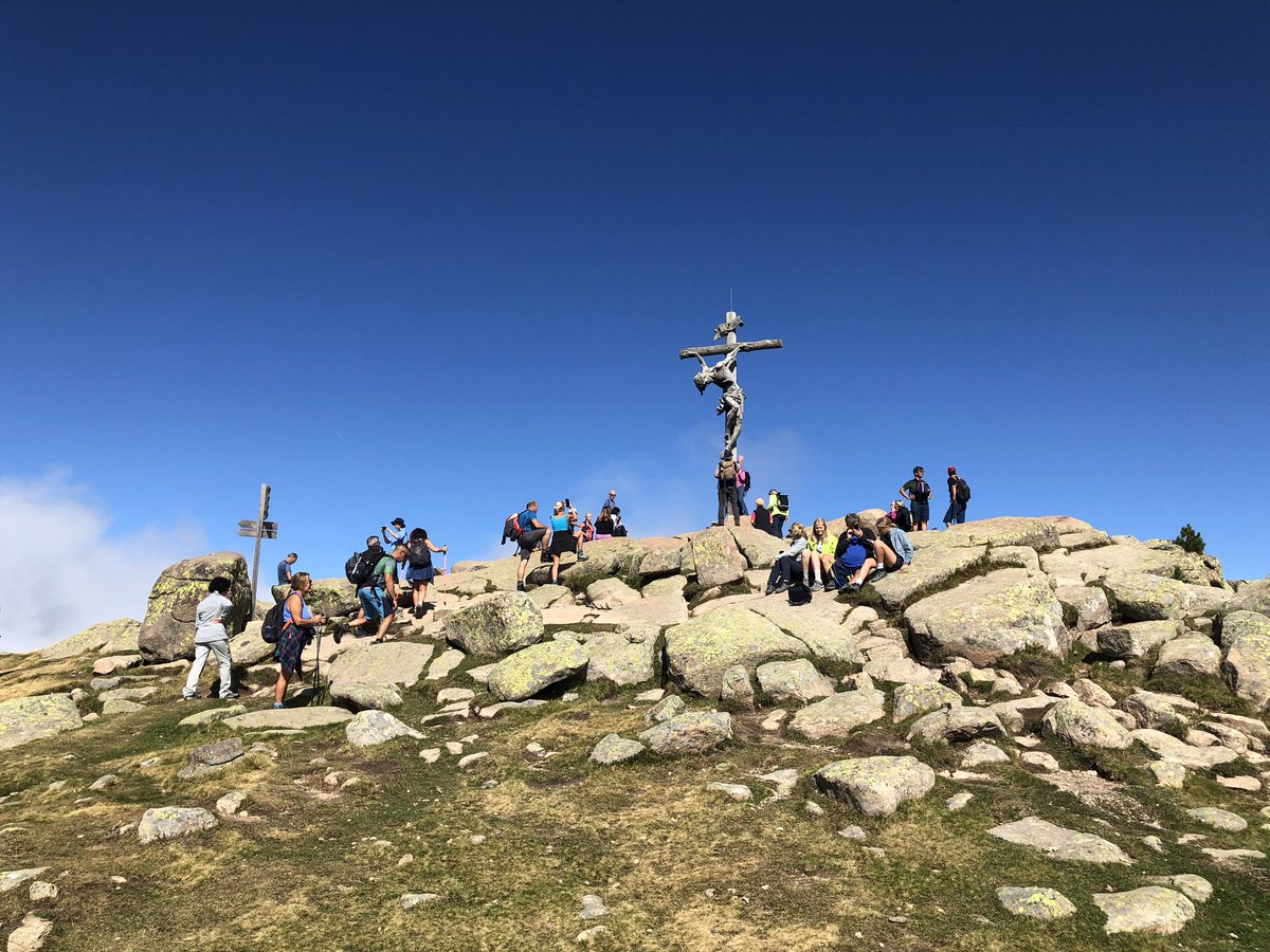 SabsonEwing's tweet photo. I‘m not sure, but I think there are summit crosses on every mountain in #TheAlps. The first one is the #Seceda summit cross, the second one is on the high alp #Raschoetz. #ValGardena #TheDolomites Usually these places are always crowded. 🤷 https://t.co/j1JYjjN5IW