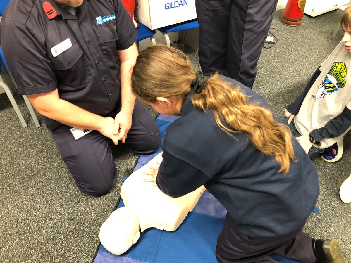 SandbachFS's tweet image. Last week  @CheshFireCadets   Cadets @MiddlewichFS  learnt #CPR ❤️ and Fire Extinguisher operation supported by @CheshireFire  volunteers from #Sandbach 🚒