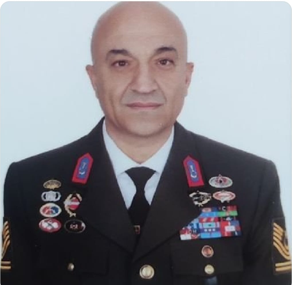 Hasben706258156's tweet photo. Onca başarılı hizmet, kahramanlık ve özveri.
Sonuç Belediye işçisinden daha az emekli maaşı. #Astsubay ların kaderi bu olmamalı. Geride kalan meşakkate katlanan ailelerin de..!
@RTErdogan 
@tcsavunma 
@YasarGulermsb 
@iletisim
@hulusiakarmedya
Allah gani gani rahmet eylesin. https://t.co/HQRfME1H7A