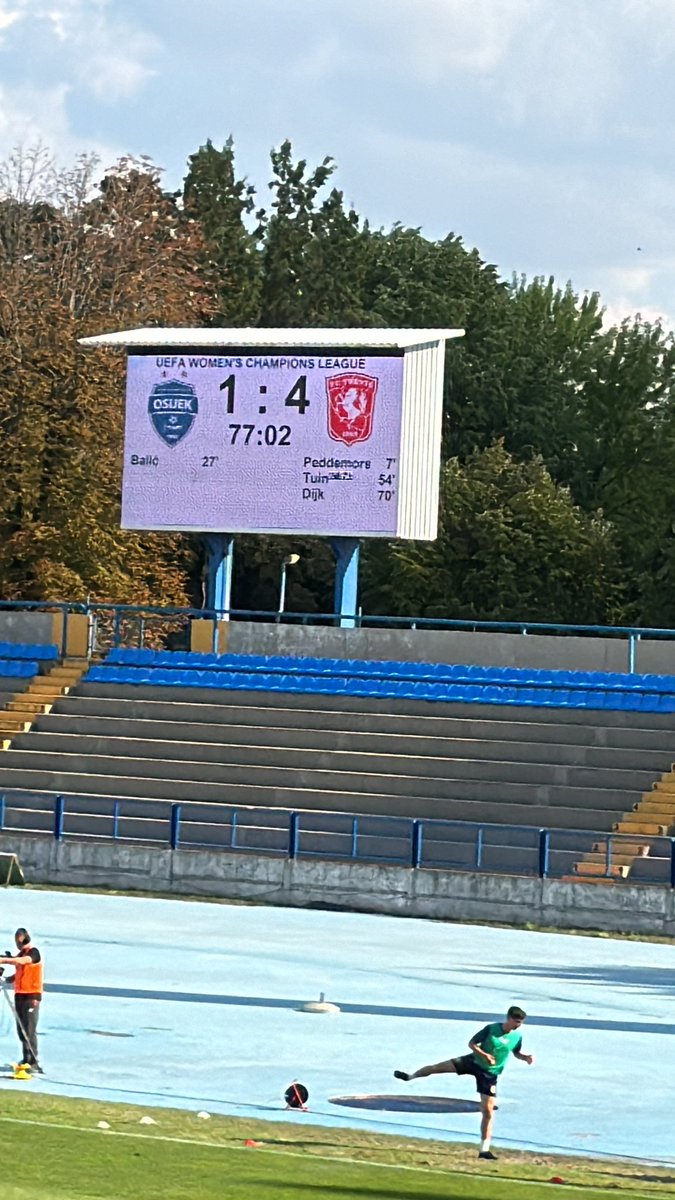 YmeDrost's tweet photo. @FCTwenteVrouwen https://t.co/exVyF1vQeV