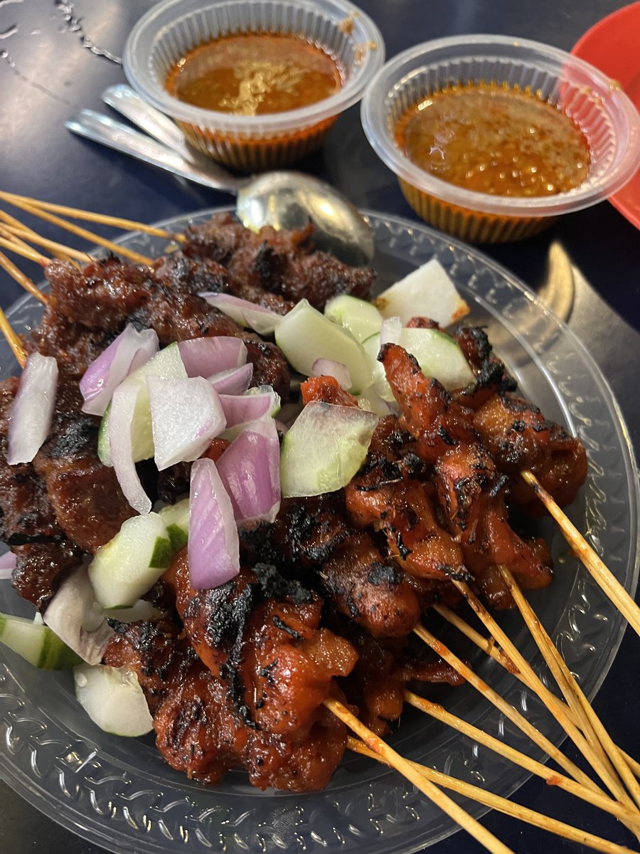 NikShariff92's tweet photo. Char kuew tiaw paling sedapp!! Perfect tanpa taugeh &amp; kerang🤪 Please jgn tutup kedai bang sy akn jd regular customer. 

Satay sbelah dia pun sedapp!!

📍 Hajris Bistro Permaisuri Cheras (Belakang JPJ) https://t.co/FUOicoPbc1