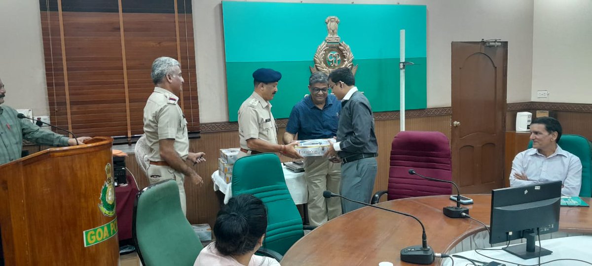 Goa_Police's tweet image. Fit Goa Police
Goa Police has introduced 5 BMI machines under the Fit Goa Police initiative, sponsored by Vianaar Homes through CSR program. These machines will help monitor the health of our personnel, with personalized fitness advice.
#GoaPolice