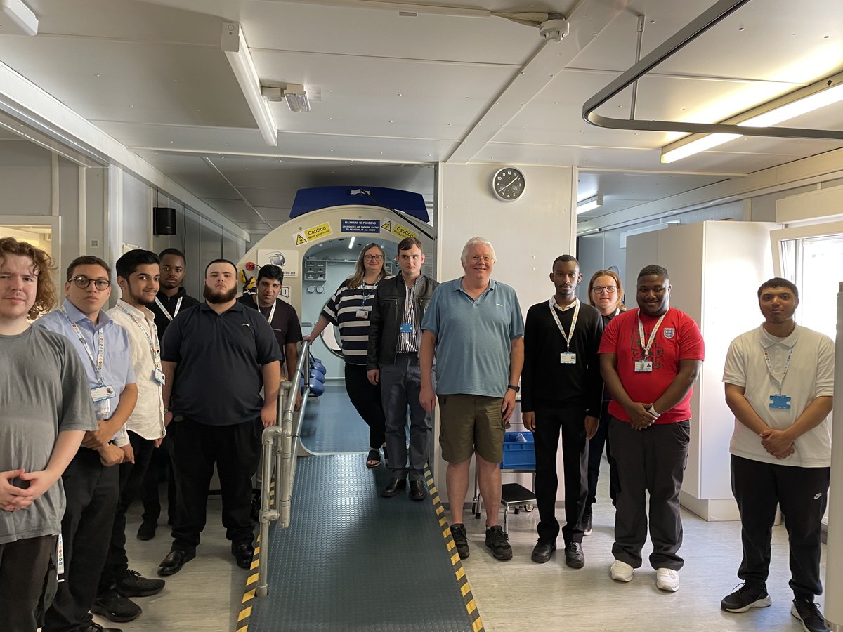 ProjectSEARCHEL's tweet image. Yesterday interns got to visit the fantastic Hyperbaric unit and had an interesting tour of the department.
 In the afternoon we had a visit from Ray and Katie, who told us about their roles as P.a&apos;s in the hospital and discussed a possible placement with them.