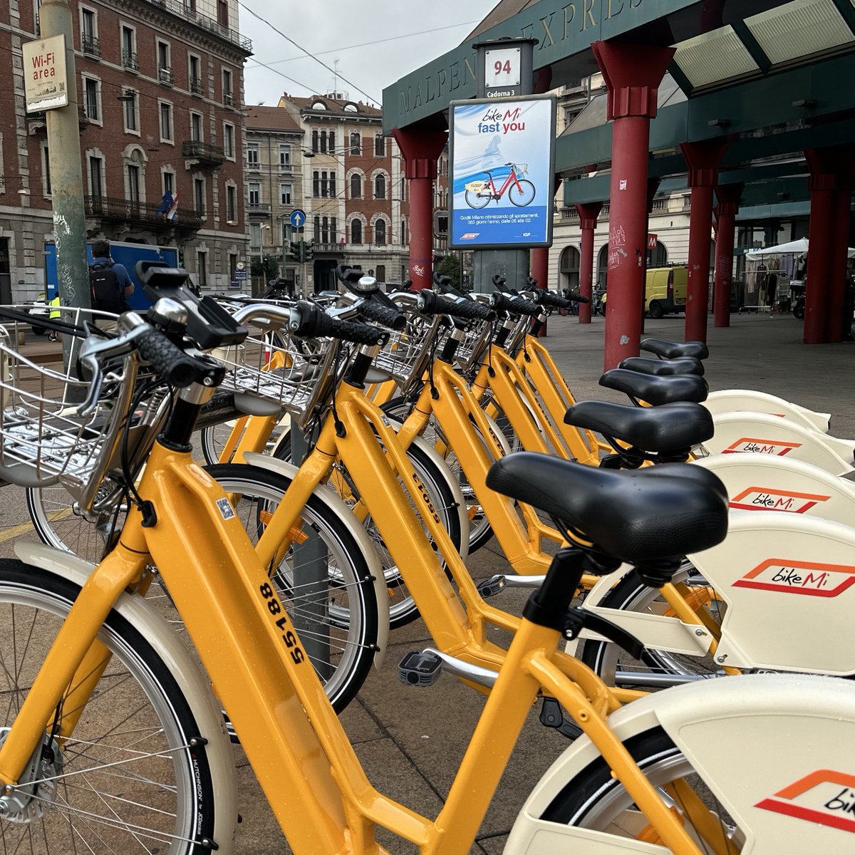 📣‼️ Arrivano le nuove bici!😍 #BikeMi ha avviato un processo di ripristino e rinnovamento del parco mezzi⏩fino a raggiungere 2800 nuove unità a pedalata muscolare🚴nelle prossime settimane. Per un servizio sempre più efficiente e capillare!😇
#bikesharing#bikeMi#smartmobility