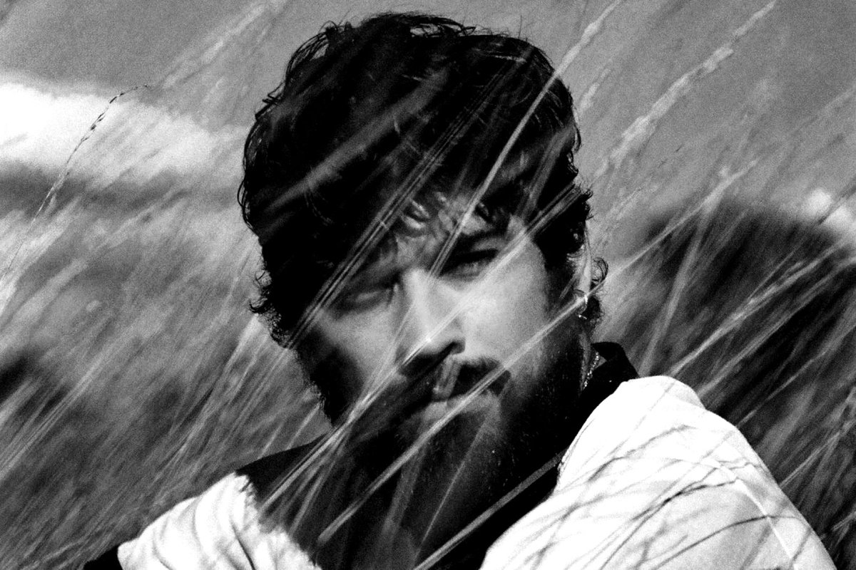 zayn in black&white ♡ (@bwzaynmalik) on Twitter photo 