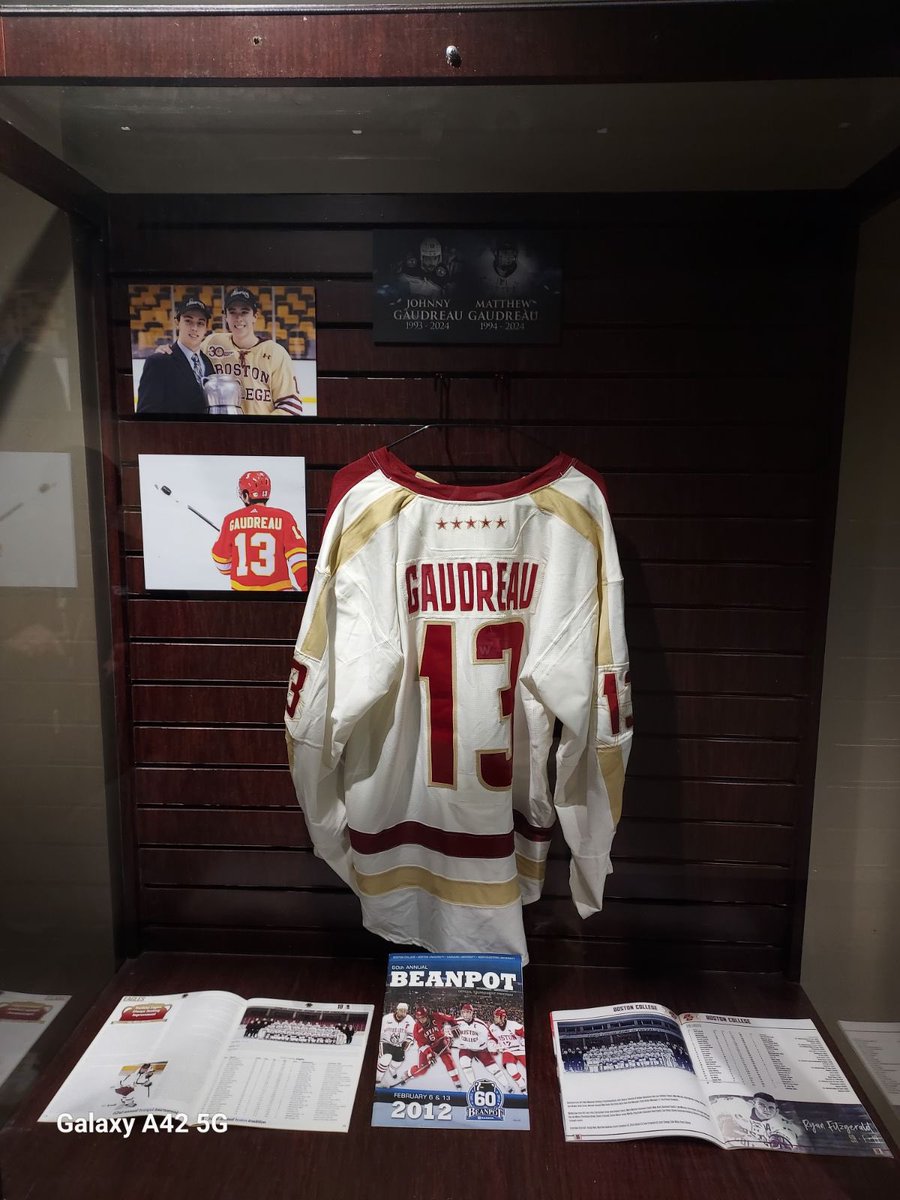 bcinterruption's tweet image. Tribute to the Gaudreaus at the @TheSportsMuseum