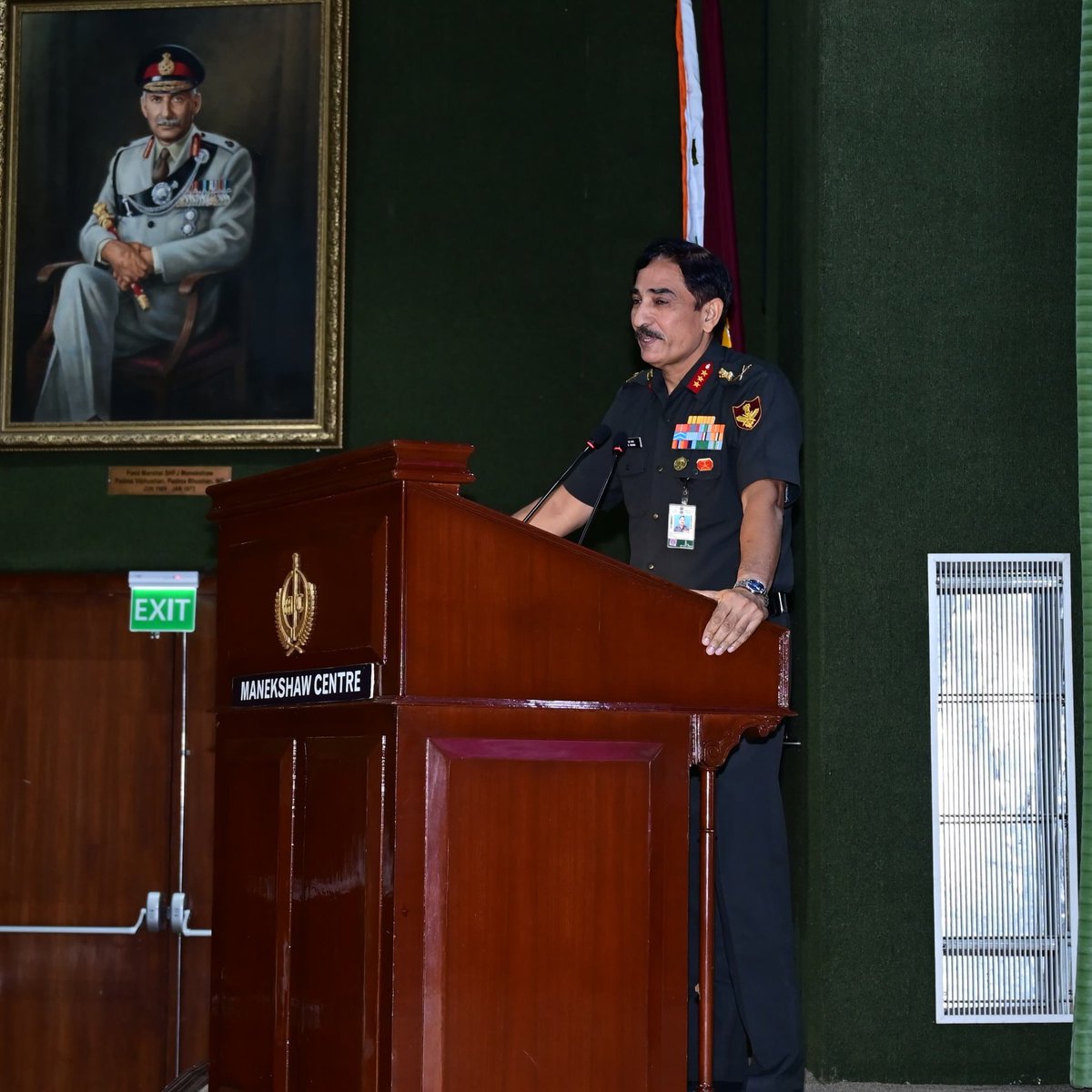 HQ_IDS_India's tweet photo. Lt Gen DS Rana, DG Defence Intelligence Agency, #HQIDS concludes the Annual #FSA Conclave.
#DG_DIA highlighted that #SecurityCooperation was a key component of India’s #DefenceDiplomacy. He apprised the #FSAs about India's #Atmanirbhar initiatives and the commitment towards expanding Military to Military ties in the dynamic geo-political world order.
Col Sergio Ecsobar Sanchez Dean FSA Association gave a vote of thanks on behalf of FSAs of 65 countries.
#BridgesOfFriendship
#DefenceDiplomacy
@DefenceMinIndia
@SethSanjayMP
@giridhararamane
@MEAIndia