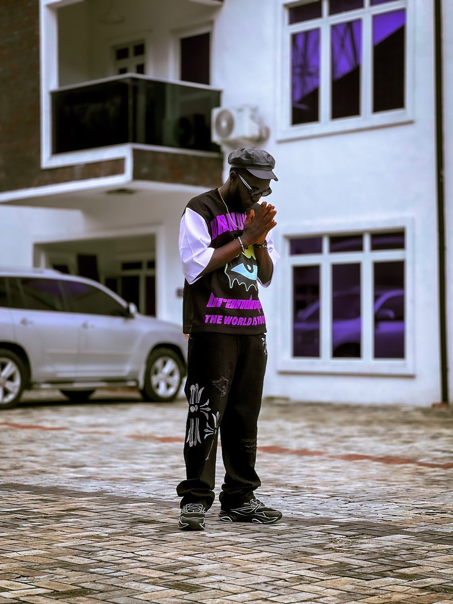 Musical_Stringz's tweet image. Where words fail, music speaks.
Keep streaming my 2 new singles 
# Whogoesder
#yours
#STRINGZ 

audiomack.com/sydneystringz/…

audiomack.com/sydneystringz/…