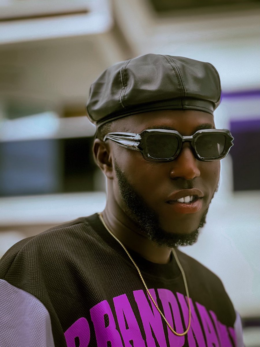 Musical_Stringz's tweet image. Where words fail, music speaks.
Keep streaming my 2 new singles 
# Whogoesder
#yours
#STRINGZ 

audiomack.com/sydneystringz/…

audiomack.com/sydneystringz/…