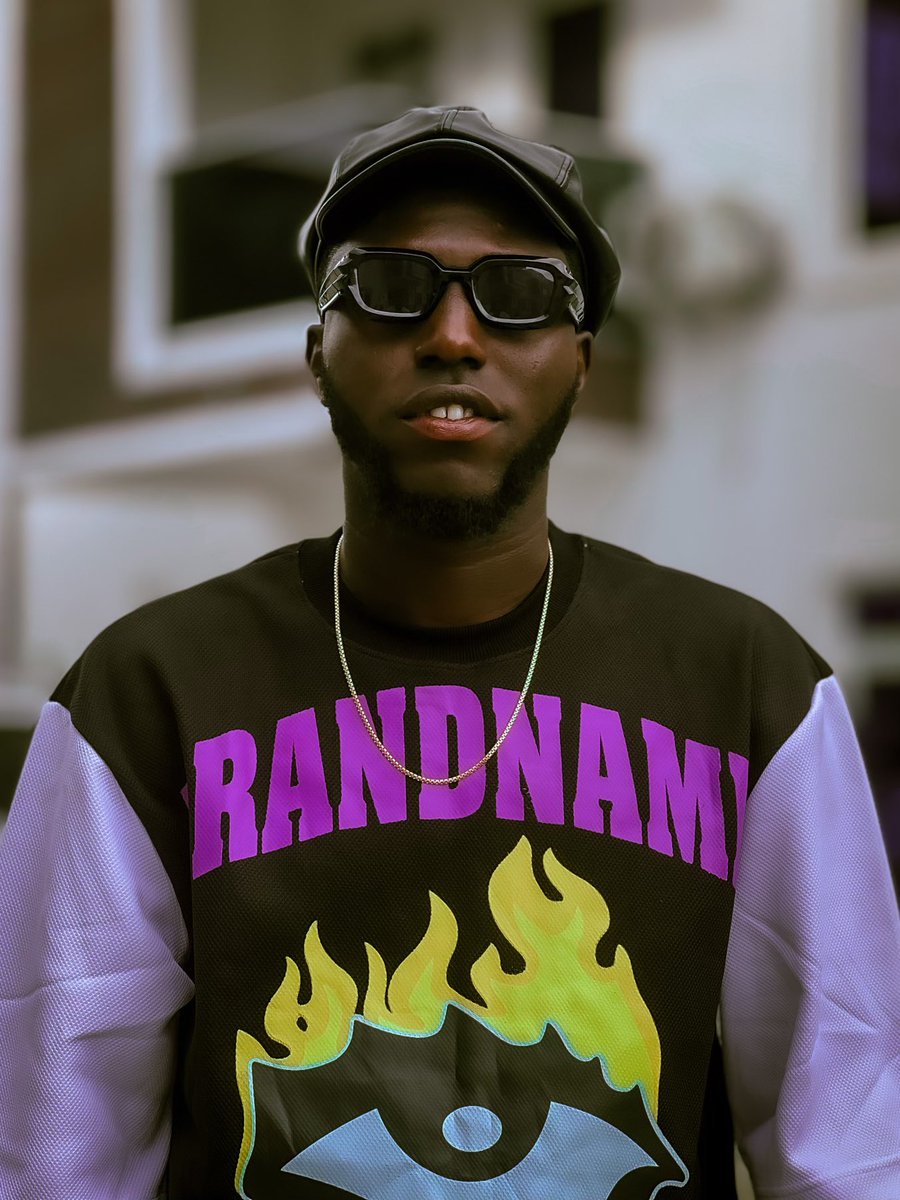 Musical_Stringz's tweet image. Where words fail, music speaks.
Keep streaming my 2 new singles 
# Whogoesder
#yours
#STRINGZ 

audiomack.com/sydneystringz/…

audiomack.com/sydneystringz/…