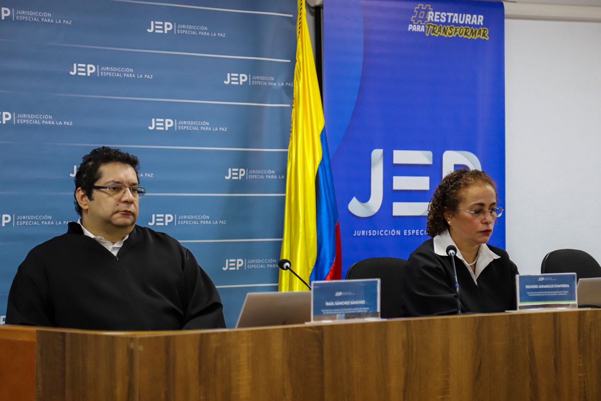 📍#Valledupar | En el inicio del juicio en contra del coronel (r) del Ejército Publio Hernán Mejía Gutiérrez, interviene Samuel Serrano Galvis, fiscal del caso.

La audiencia se realiza en el edificio de la Procuraduría General de la Nación, en el centro de la capital del Cesar.