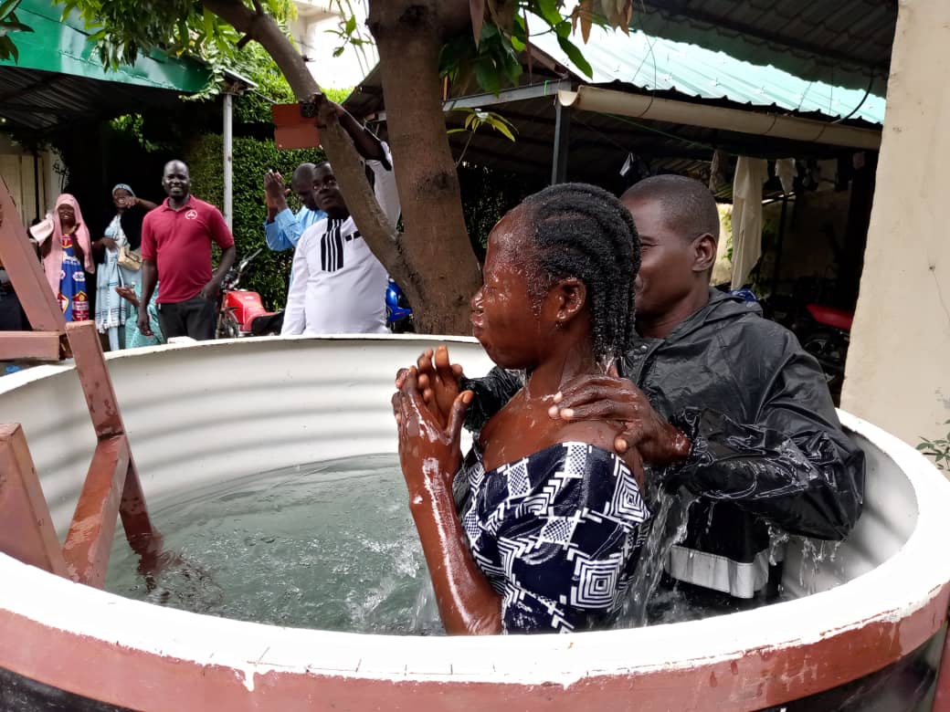 FavorIntlOrg's tweet photo. 💧 Today, we’re celebrating baptisms that happened this week in Chad! It is a beautiful thing to see our former muslim brothers and sisters join the community of believers. 

Partner with us today: https://t.co/O1Pj32Lh0W

#FavorIntl #Favor #FavorAfrica #Africa #Freedom https://t.co/mYUpraKT6R