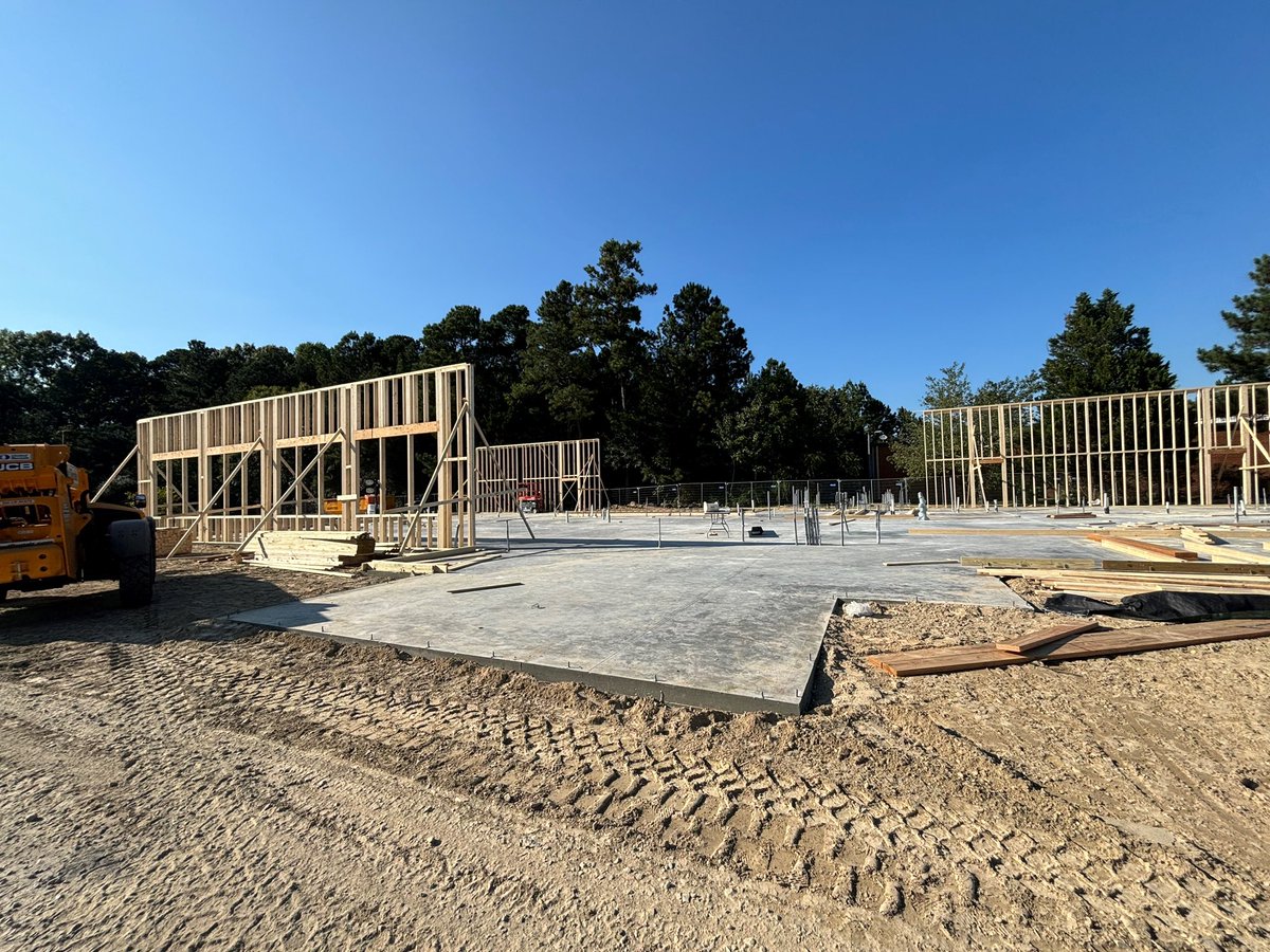 N_R_Design's tweet image. Construction Update👷‍♂️:

Exciting progress at Golden Corral in Durham, NC! Concrete is poured and exterior wall framing has begun. 

Stay tuned for more updates! 

#lmhtassociates #designfirm #goldencorral #construction #restaurant