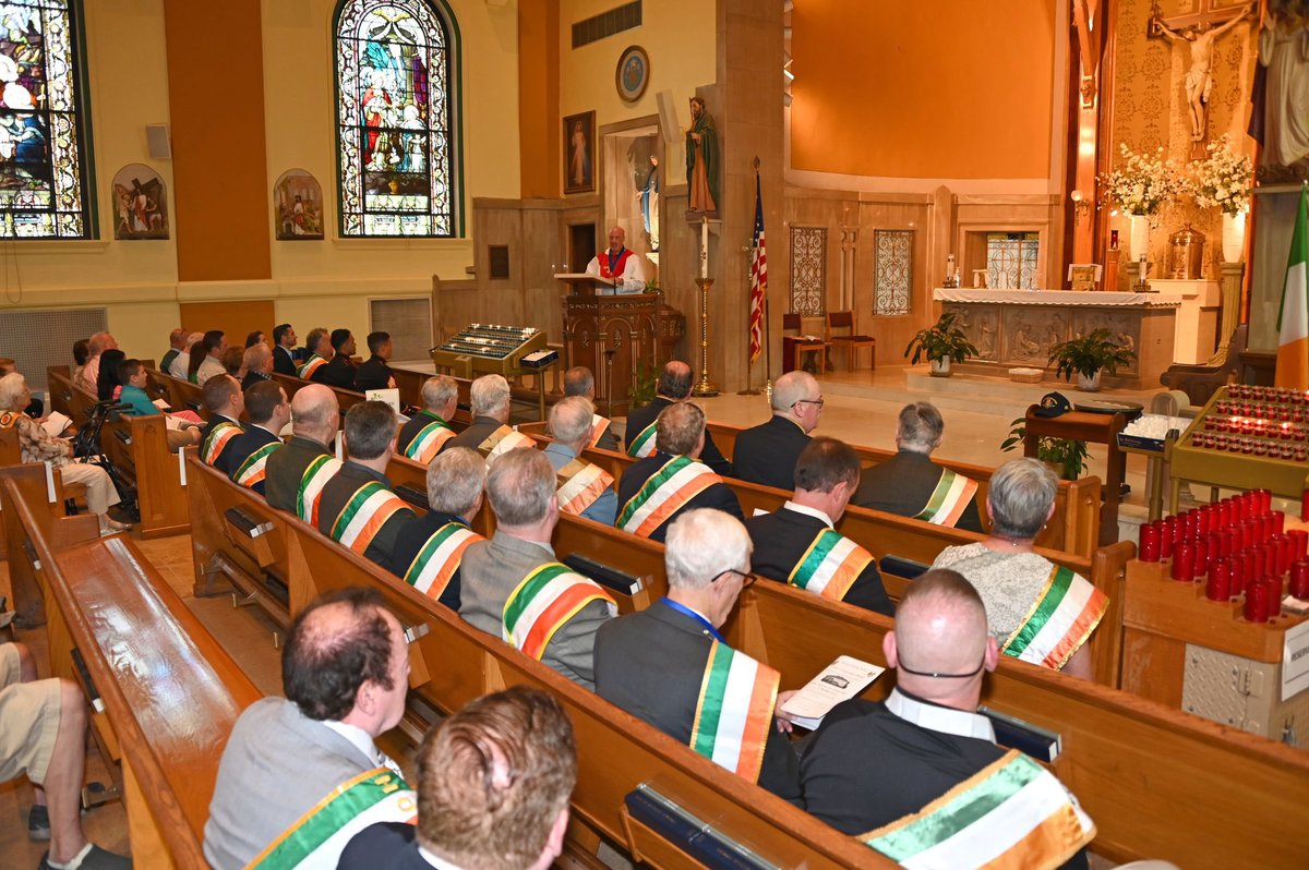 IrelandinNY's tweet image. We were delighted to join the Ancient Order of Hibernians, Irish community groups, and parishioners in the Woodlawn/McLean area of The Bronx and Yonkers for their annual Gaelic Mass, celebrated by Fr. Brendan Fitzgerald. 🇮🇪

#teanga #language #heritage