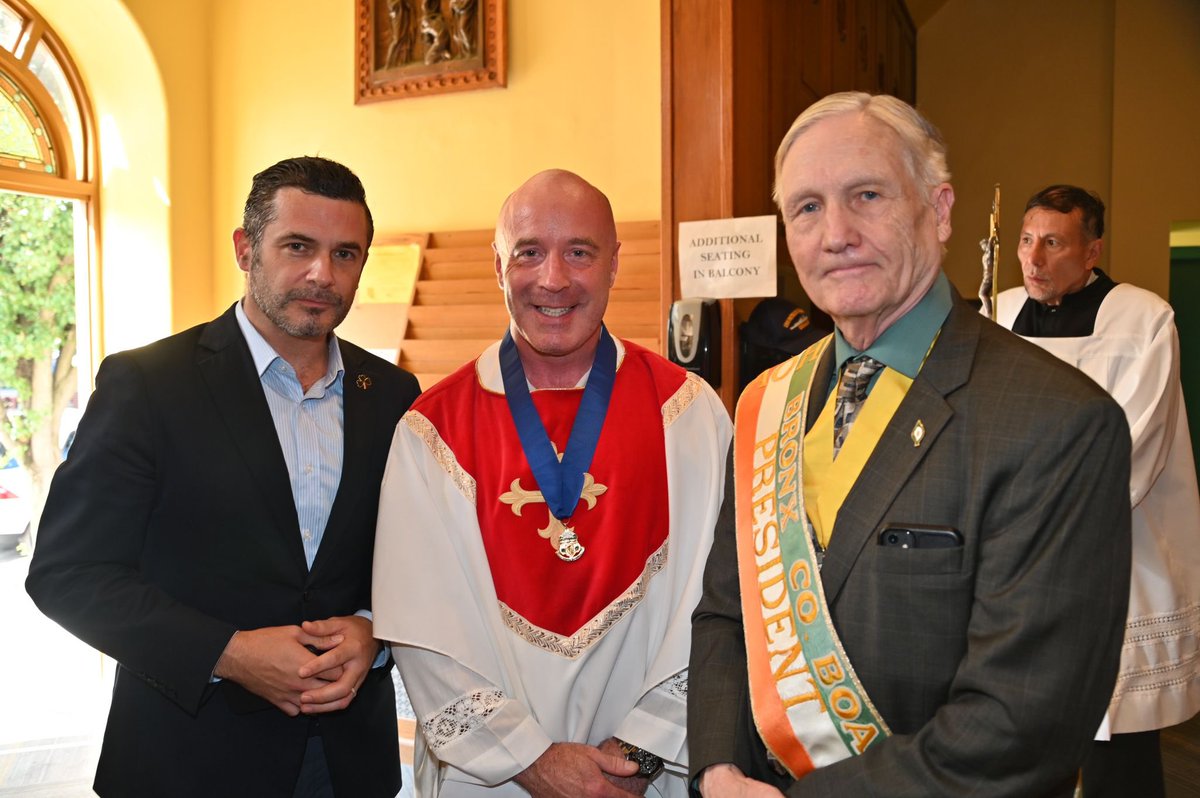 IrelandinNY's tweet image. We were delighted to join the Ancient Order of Hibernians, Irish community groups, and parishioners in the Woodlawn/McLean area of The Bronx and Yonkers for their annual Gaelic Mass, celebrated by Fr. Brendan Fitzgerald. 🇮🇪

#teanga #language #heritage