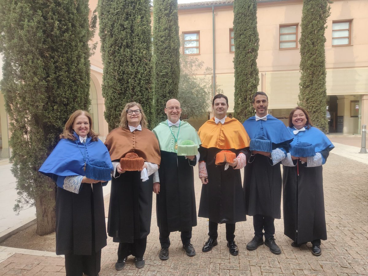 El campus de #Toledo muy bien representado 😃 en el acto de #AperturaCursoUCLM, celebrado hoy en el Campus de Ciudad Real. <a href="/eiia_toledo/">Escuela Ingeniería Industrial y Aeroespacial UCLM</a> <a href="/MAmbBioquimUCLM/">Facultad CC. Ambientales y Bioquímica - UCLM 🥼🥾</a> <a href="/FACDEPORTEUCLM/">FAC. DEPORTE. UCLM</a> <a href="/uclm_es/">Universidad de Castilla-La Mancha</a>