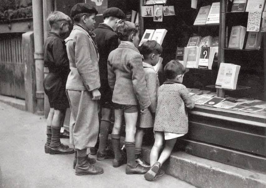 «El gusto por la lectura se adquiere casi siempre en la niñez, y me sorprende que parezca tan difícil inculcarlo».

Esther Tusquets ✍️