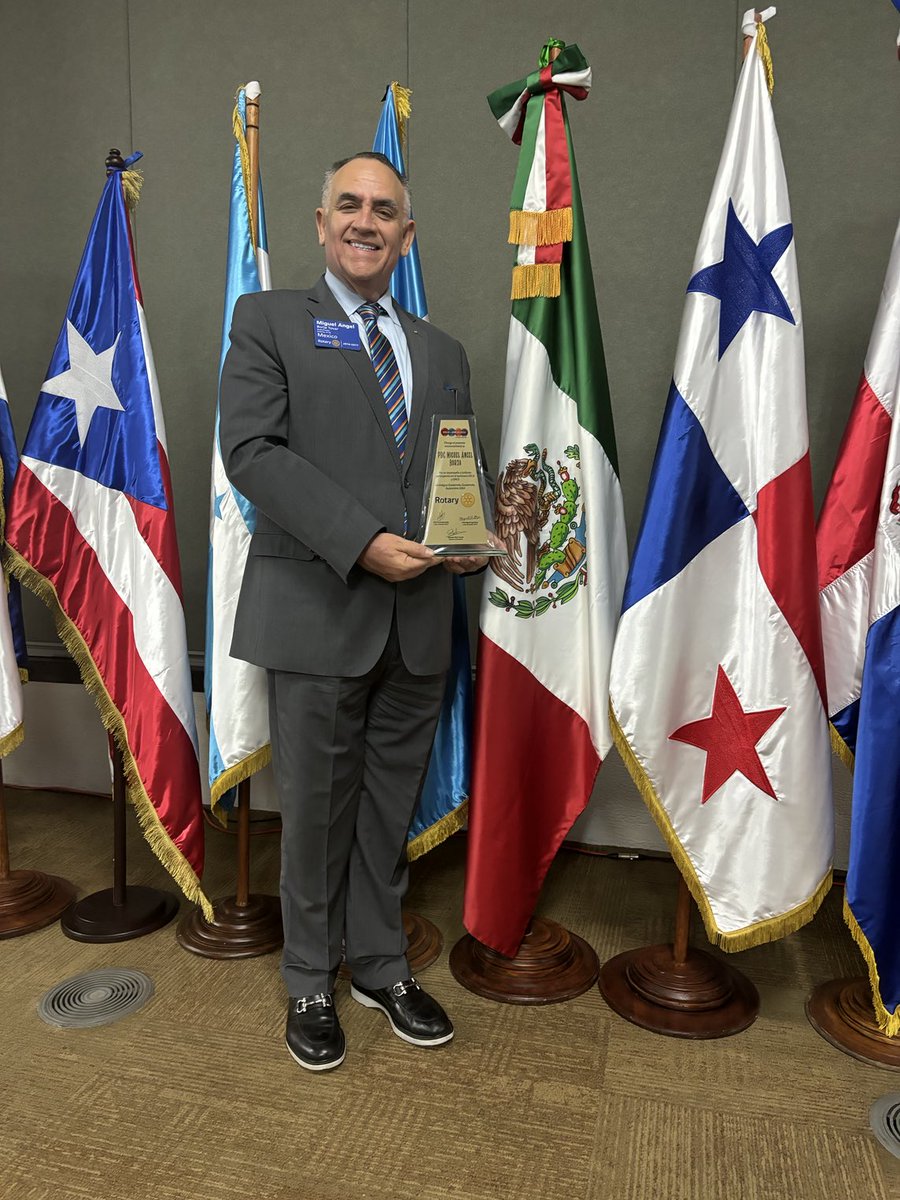 Recuerdo del reconocimiento como líder del seminario de los gobernadores nominados de ⁦<a href="/Rotary/">Rotary International</a>⁩ en la zona 25A de América ⁦<a href="/mborjat/">Miguel Ángel Borja</a>⁩ #gracias ⁦<a href="/SalvadorRizzo3/">Salvador Rizzo</a>⁩ por la invitación un gusto trabajar con muchos líderes mundiales