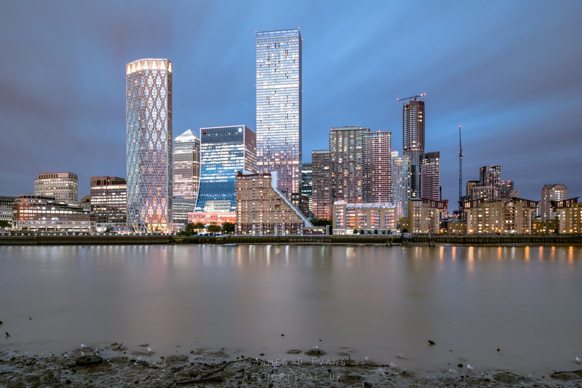 Docklands 24.

#docklands, #isleofdogs, #canarywharf, #skyscrapers, #skyline, #london, #architecture, #photography