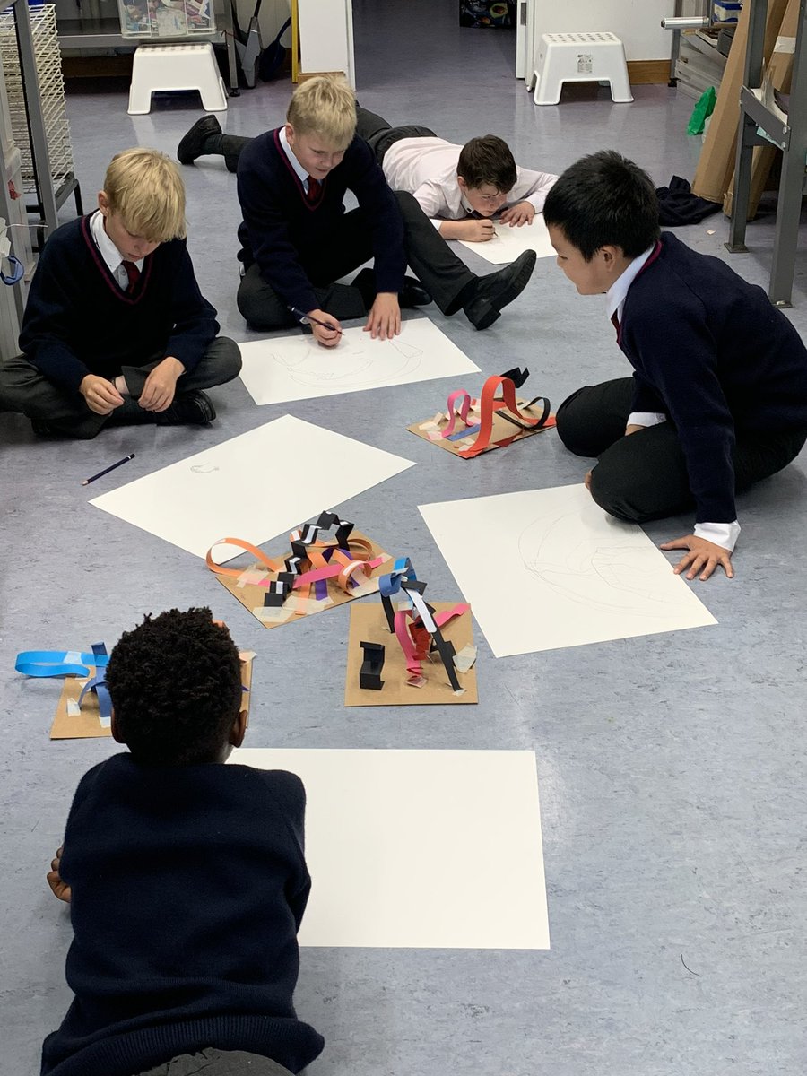 FettesPrep's tweet image. S Form created small abstract sculptures before observing the wonderful lines of all descriptions (swirls, twists,zig zags and such). The vocabulary the children used was fantastic!