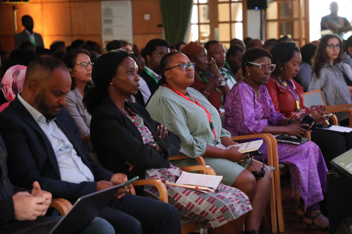 AWF_Official's tweet photo. At the Global Landscapes Forum 2024, hosted by CIFOR-ICRAF, AWF’s @MsweliSimangele highlighted the pivotal role of #African youth in addressing #biodiversityloss, #climatechange, and #landdegradation. In her powerful opening remarks, she emphasized that with 70% of Africa's population being youth, their meaningful engagement is essential for a sustainable future. She also called for a whole-of-society approach, stressing the importance of investing in youth-led initiatives, strengthening networks, and empowering young people to take action.

AWF is proud to support these efforts through various programs that inspire, invest in, and enhance youth capacity for environmental action. #Youth are not just participants but key drivers in the journey towards a sustainable future. We’re thankful for platforms like #GLFAfrica that amplify youth voices and foster collaboration to tackle global challenges.

 #GLFAfrica2024 #YouthForNature #SustainableFuture @AWF_Official

#Africanleadership #AfricanConservation