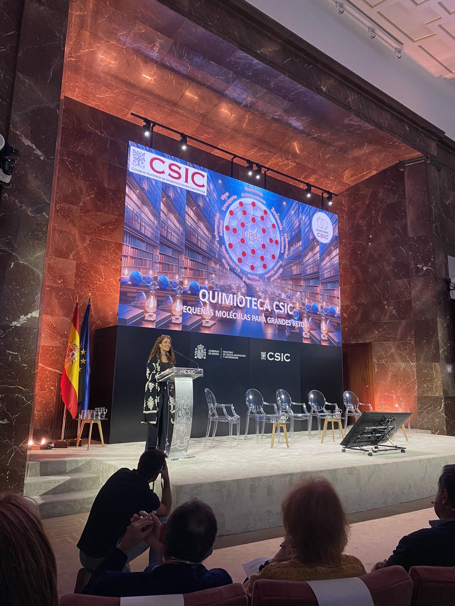 CSIC_VAACT's tweet photo. El @CSIC presenta su #Quimioteca QCSIC, con finalidad de dar valor a #compuestosquímicos sintetizados por investigadores de la Institución.
➡️https://t.co/yE8fKVQ1Lc
📹https://t.co/GtZqyD15zb
#colaboración #hits #compuestosquímicos https://t.co/cFbq6zv5OI