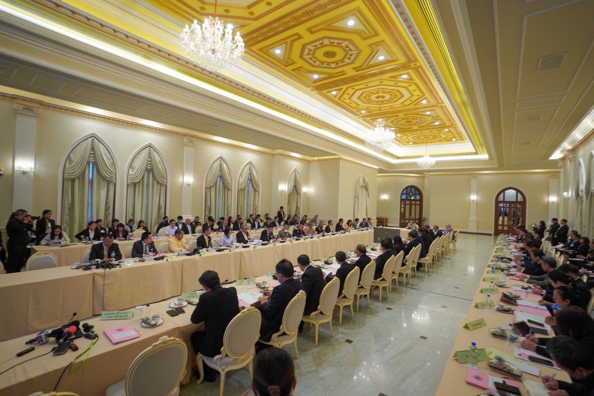 ingshin's tweet image. ขยายผลจาก 25 จังหวัดเร่งด่วน สู่ 77 จังหวัดทั้งประเทศ ประชุมบอร์ดใหญ่ปราบปรามยาเสพติด

วันนี้นายกรัฐมนตรี ในฐานะของประธานการประชุมคณะกรรมการ ป.ป.ส. เดินหน้าสั่งการ ลุยแก้ไขปัญหายาเสพติดอย่างจริงจัง สานต่อจากรัฐบาลเศรษฐา โดยมีคำสั่งให้ขยายผลจาก 25 จังหวัดเร่งด่วน สู่ 77…