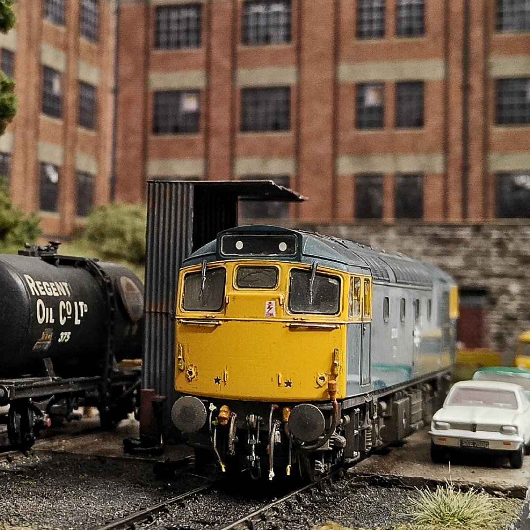 myrm.club/Factory-Backsc…
myrm.club/TX148-OO

This week's Scenery Showcase comes from Martin Poulter. In the background of this image, you can see our Factory Backscene Elements (BX006-OO) as well as our TX148-OO Weathered Sandstone Ashlars texture paper.