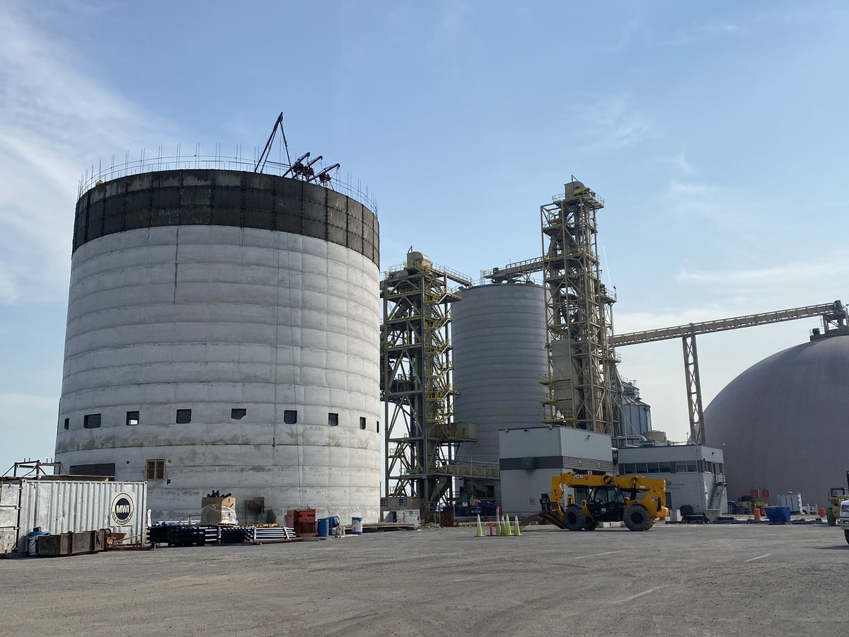 First of two 70 diameter silos coming along nicely on Hamilton harbour <a href="/ParrishHeimbeck/">Parrish & Heimbecker, Ltd</a>