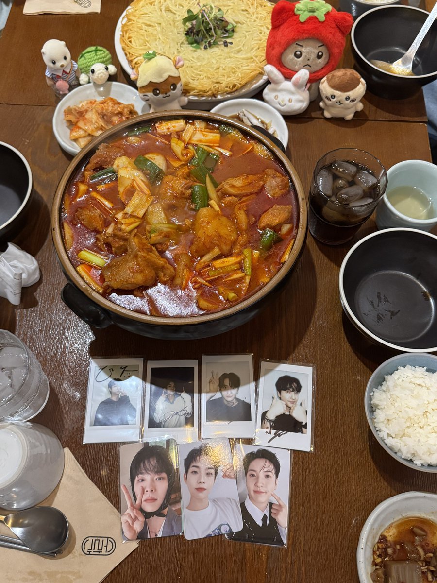 Luniverse_525's tweet photo. 분명 더위가 가실날이 아닌가..???
제일 편하고 재밌다요😍

#너에게_내_밥상을_줄게 
#예찬이짱짱맨 
#상엽아_다람쥐는_이거못먹겠지 
#원상아_여기_알라빙빙
#이게_내_마지막_밥이라고 #돼지 https://t.co/iIIFbqTWBC