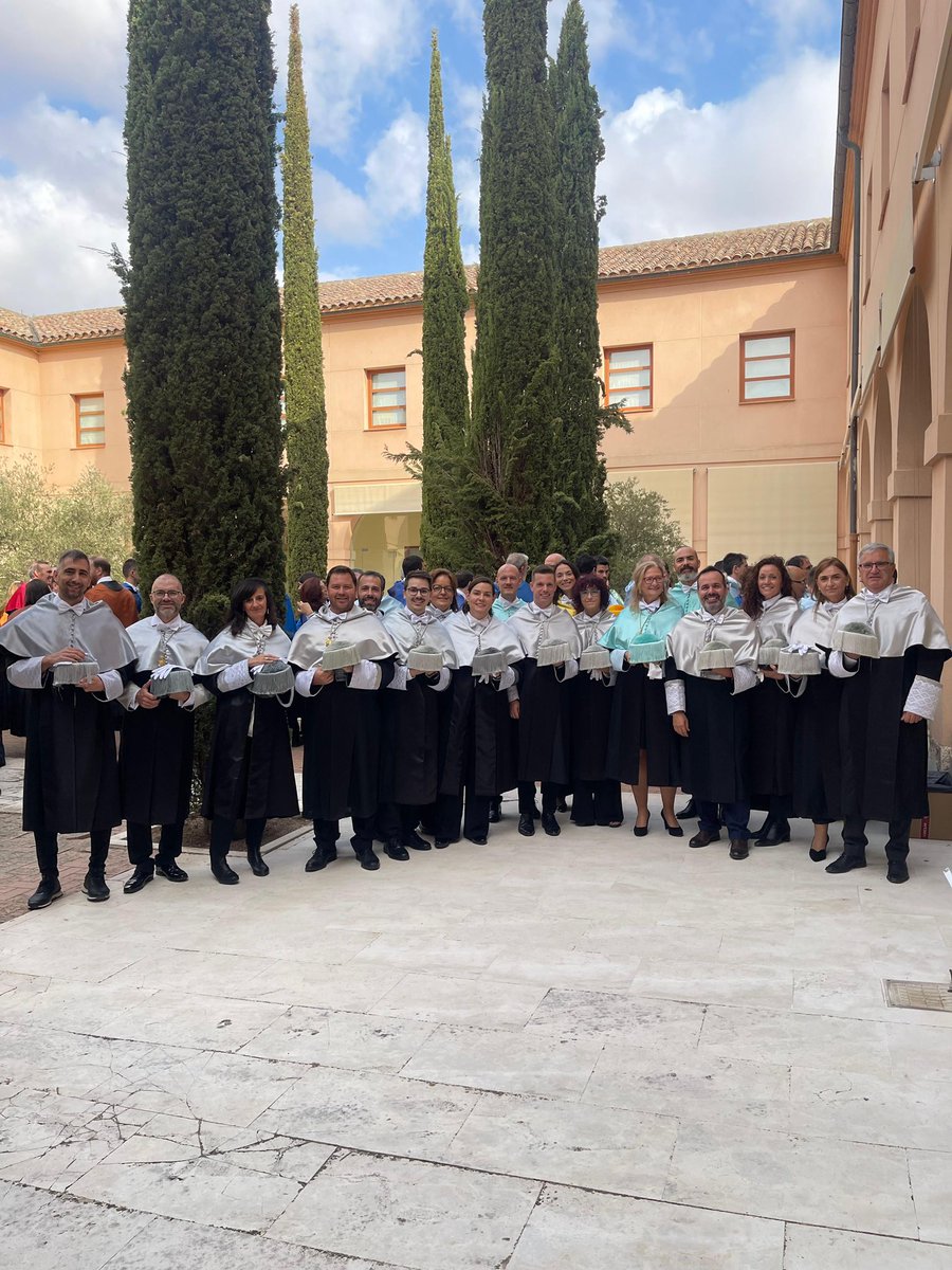 Parte de nuestro profesorado inaugurando oficialmente el curso académico 2024-2025