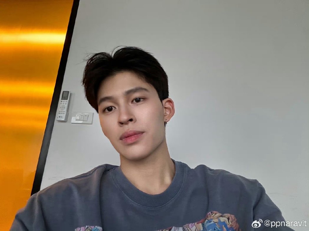 ppnaravit_home's tweet photo. Weibo : @ppnaravit 

吃饭了吗？🤔🤔 

#ppnaravit https://t.co/VOLuRNJ7Ac
