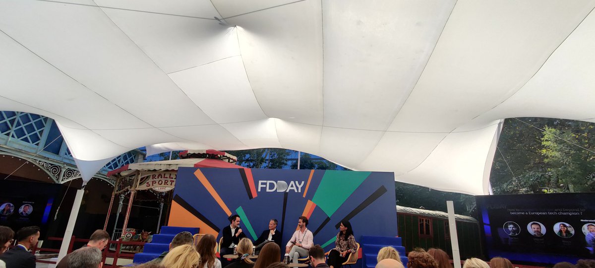 StanHintzy's tweet image. Super maxi parasol pour cette nouvelle édition de #FDD by @FRdigitale -