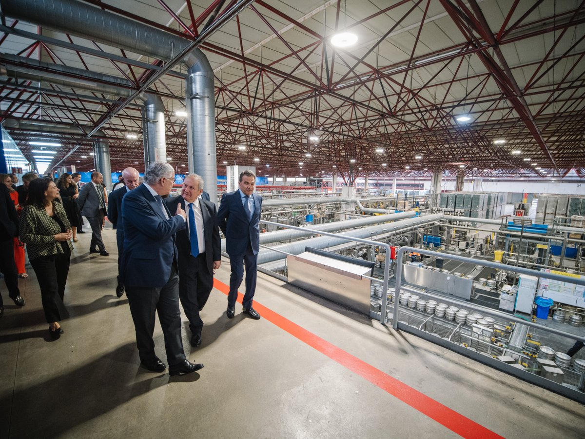 jordihereub's tweet photo. Hoy conocemos las instalaciones de la cervecera española con mayor huella industrial, @mahou_es, un grupo con una trayectoria centenaria pero que apuesta de manera radical por el futuro para cambiar el gas por la biomasa. Un proyecto que recibe 4,5 M€ del #PERTE_Descarbonización https://t.co/jecrHbthrH