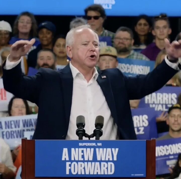 bluhue123's tweet photo. Tim Walz: Swifties, with your help we're gonna defeat the smallest man who ever lived.

Drop a 💙 for Tim https://t.co/TUtDGKD6FI