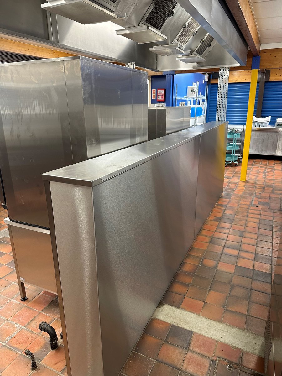 CaterFix attended Leighton Primary to replace the gas ovens for new upgraded electric Rational Combi Ovens, we also did the clearance and added a new service wall. This will help with the speed and efficiency moving forward when using their busy kitchen.