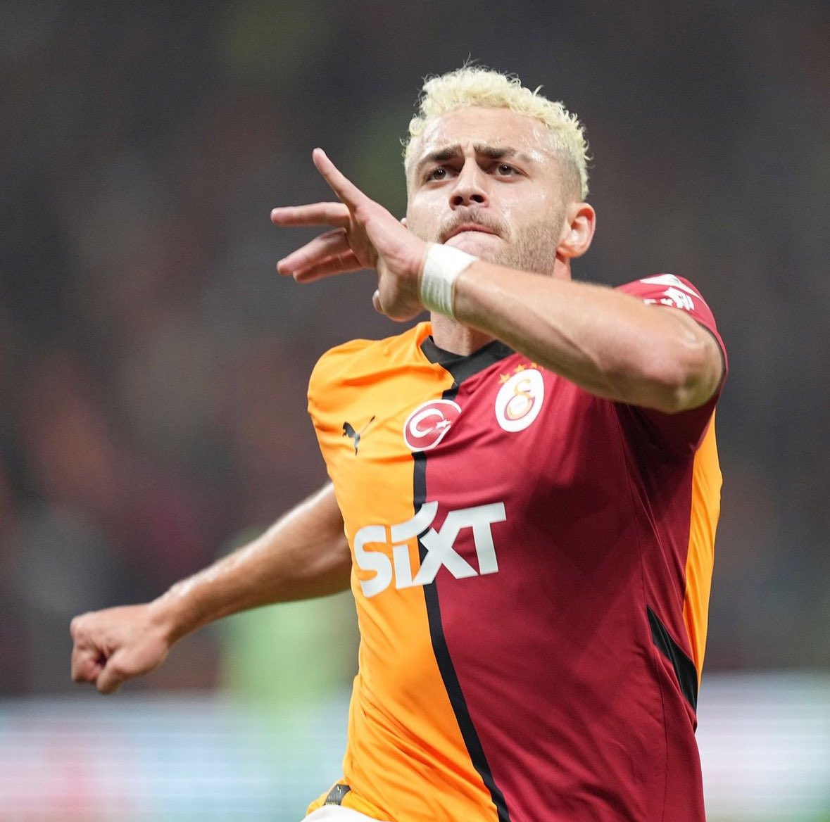 duyumsaati's tweet photo. 👂🏻👀

⭐️  5 Lig maçı, 4 Gol 1 Asist https://t.co/JSUtkJ4gbj