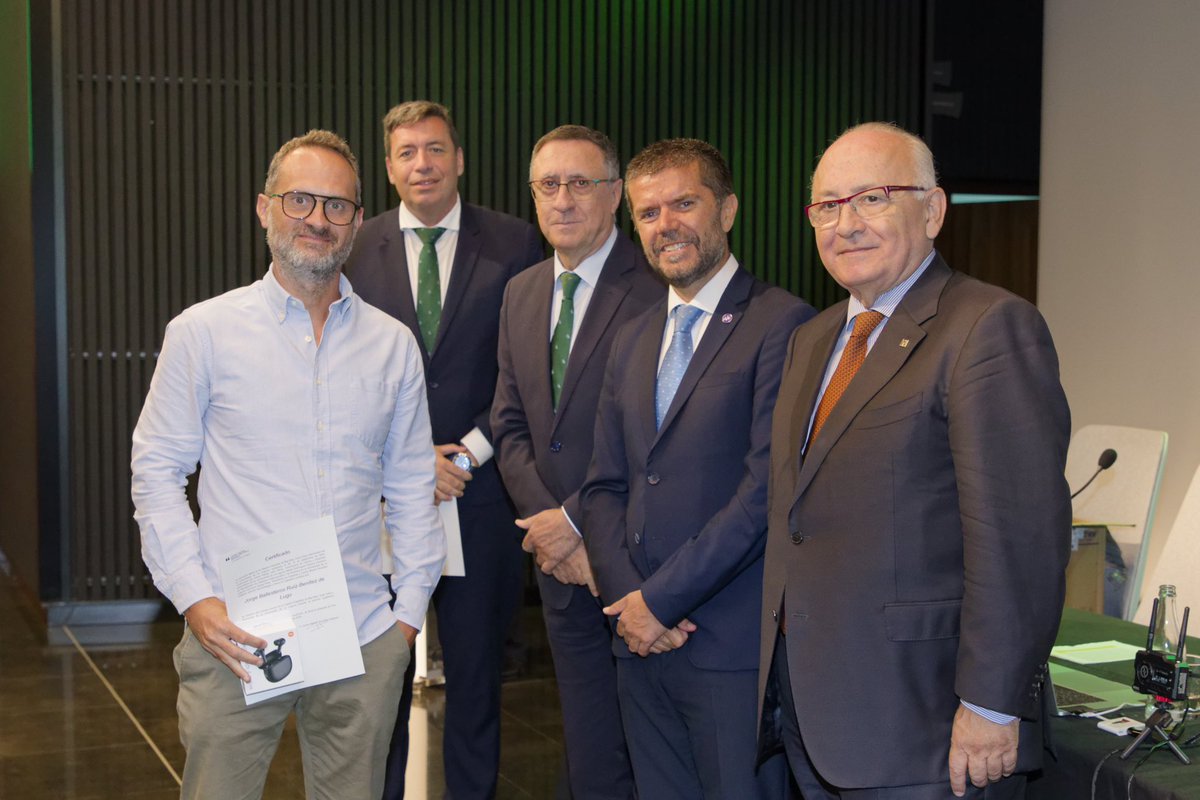 ITERtenerife's tweet photo. 📢 El ITER participa en la renovación de la Cátedra Cajasiete-ULL de Big Data, Open Data y Blockchain @CatedraBOB. 

✅ Una jornada que coincide con el V aniversario de la cátedra, contribuyendo a la transformación digital en Canarias. https://t.co/eGl0zGmEPf