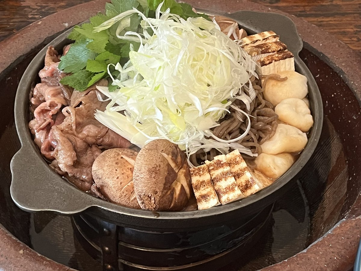 この連休には明治村に古い格好で集まってスキヤキを食べるというイベントを行いました、こいつは煮詰まったネギが美味でして、白飯と非常に良くあいます 