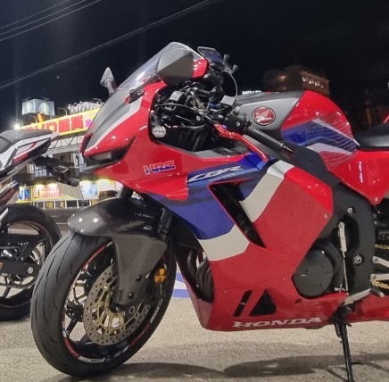 esesDolls's tweet photo. 【拡散希望】
友人のバイクが盗難被害に遭いました。
見かけたり等、情報ございましたらご提供お願いします。

・時刻
9月18日 午前1時〜5時の間

千葉県千葉市緑区おゆみ野南2丁目付近

・車種
HONDA 
CBR600RR 2020年式
・ナンバー 
千葉 て 57-31

#車両盗難
#CBR600RR
#バイク盗難 https://t.co/9mbjvtE91n