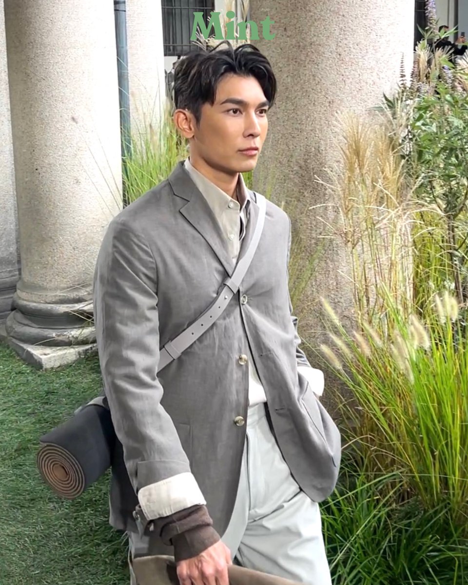 mintmag_th's tweet photo. เซอร์ไพรส์! หนุ่มหล่อสุดฮอต #มิวศุภศิษฏ์ ปรากฏตัวบนรันเวย์โชว์ของ BOSS ที่นำเสนอคอลเล็กชั่นใหม่ Spring Summer 2025 ที่จัดขึ้นในวันนี้ ณ กรุงมิลาน ประเทศอิตาลี เรียกได้ว่าเป็นอีกหนึ่งความปังของหนุ่ม ‘มิว’ เลยทีเดียว 💚 #MintReports 

#mewsuppasit 
#BeYourOwnBOSS
#MEWatBOSSMILAN
#MEWinMilanFW24
#MintMagTH