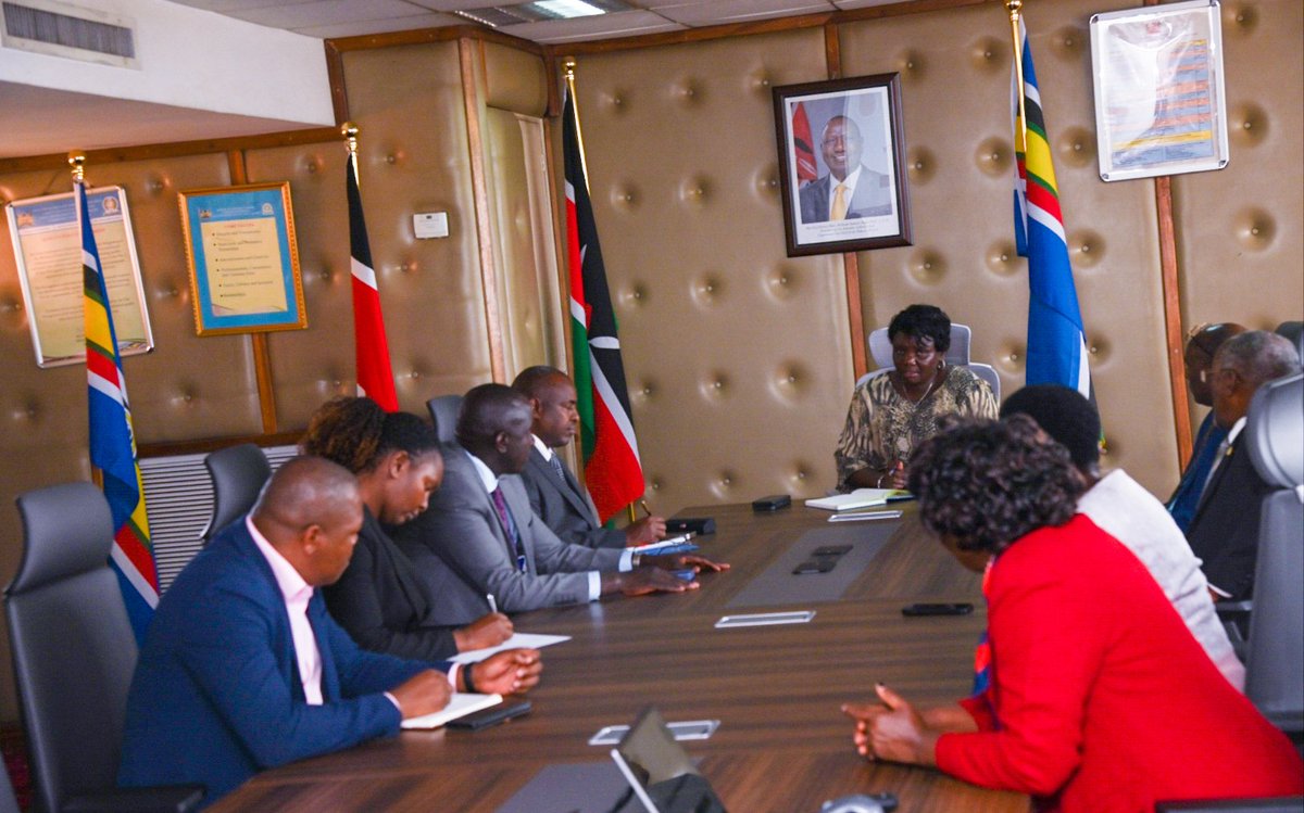 harsama_kello's tweet photo. Together with CS @BeatriceAskul,had a productive inaugural meeting with the @NDMA_Kenya board members.Emphasized the importance of seamless operations,automation of key functions,and streamlined communication to boost efficiency, accountability, and drought response capabilities. https://t.co/W1RtE3CQfd
