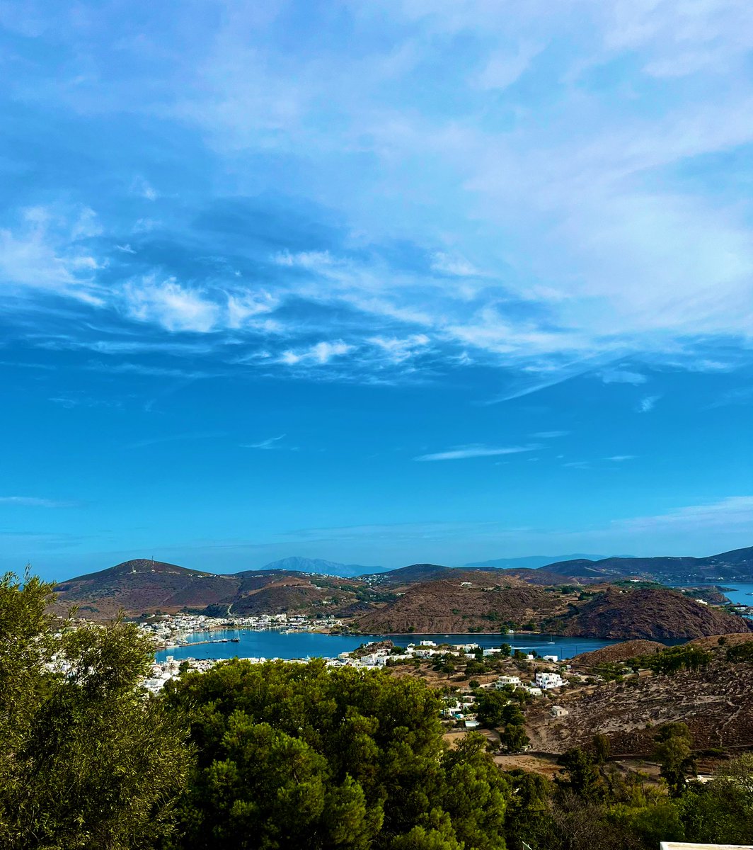 Looking down onto Skála .
🧿
Patmos’ port and biggest village, with most of the official population of 3200.