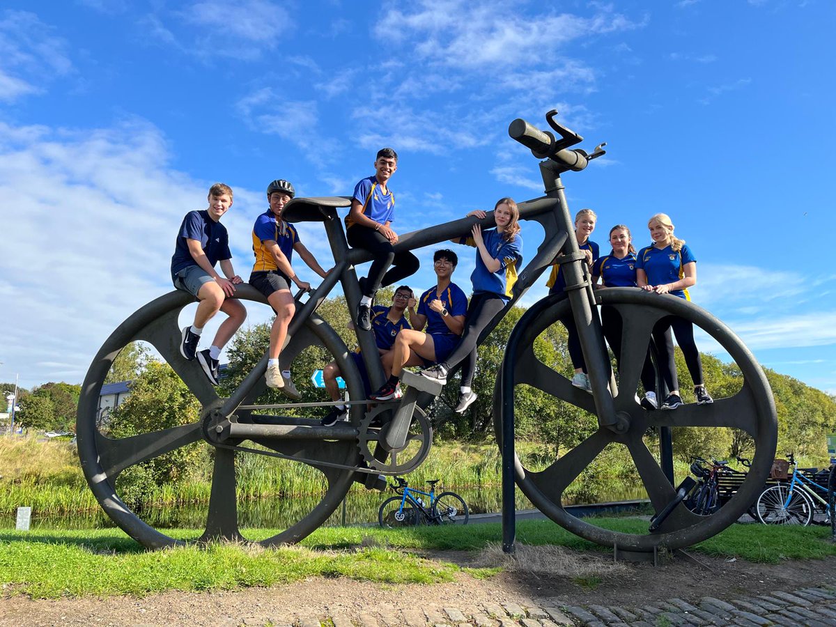 HSofG's tweet photo. ๐ด Well done to a group of S5 and S6 pupils and staff who cycled to Balloch and back yesterday!
๐ Their departure was well timed as it coincided with the first leg of our 900km cycle in aid of the Bursary Fund.
๐ An amazing effort!
#HSOG900 #HSOGGivingDay #WorldOfDifference https://t.co/5JrVXSduPo