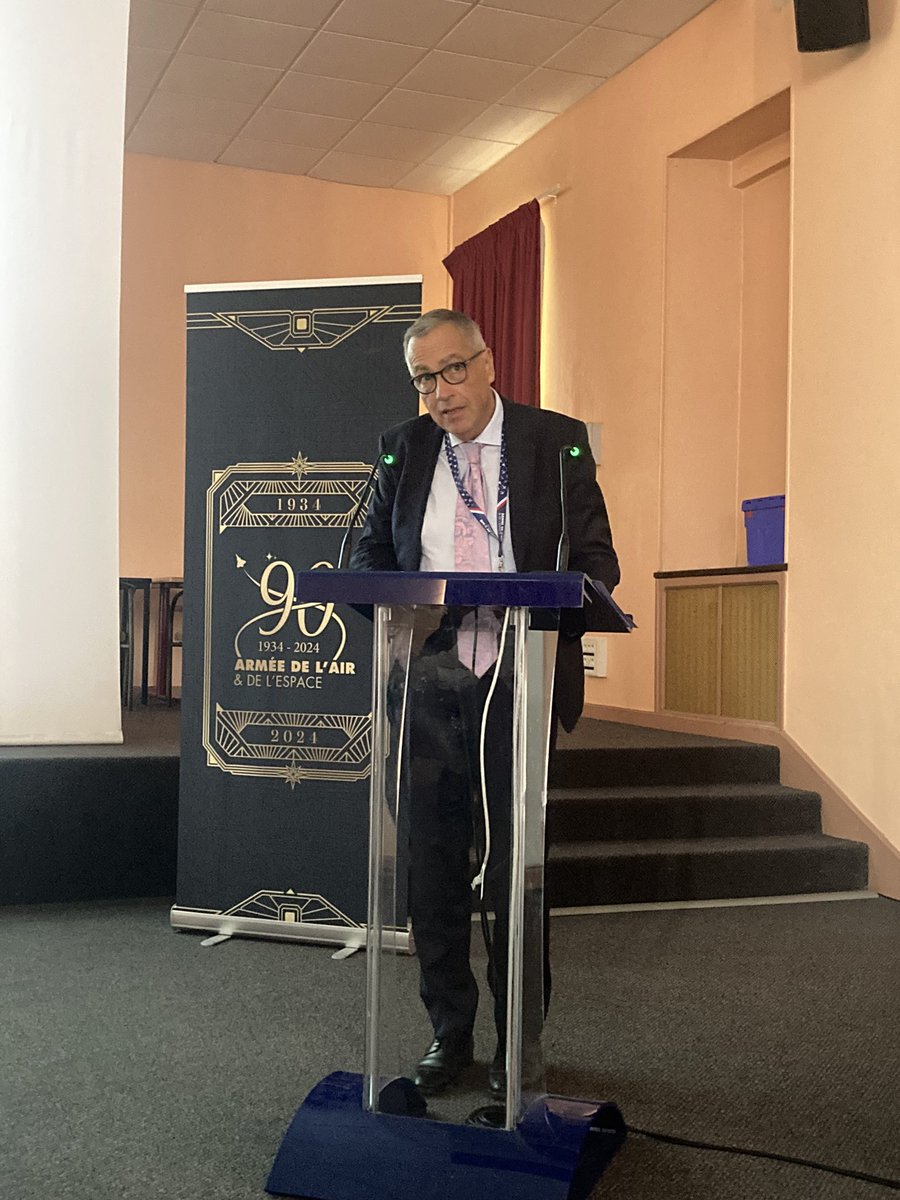 dsden18's tweet photo. 2ème journée de signature ✍️ des Conventions de Classe de Défense et de Sécurité Globale avec la base 702 d’Avord :
➡️renouvellement de la convention avec le collège E. Littré-Bourges
➡️2 nouvelles conventions avec le collège J. Verne-Bourges et le lycée J. Moulin-St Amand Mtd https://t.co/t9rUVIey1M